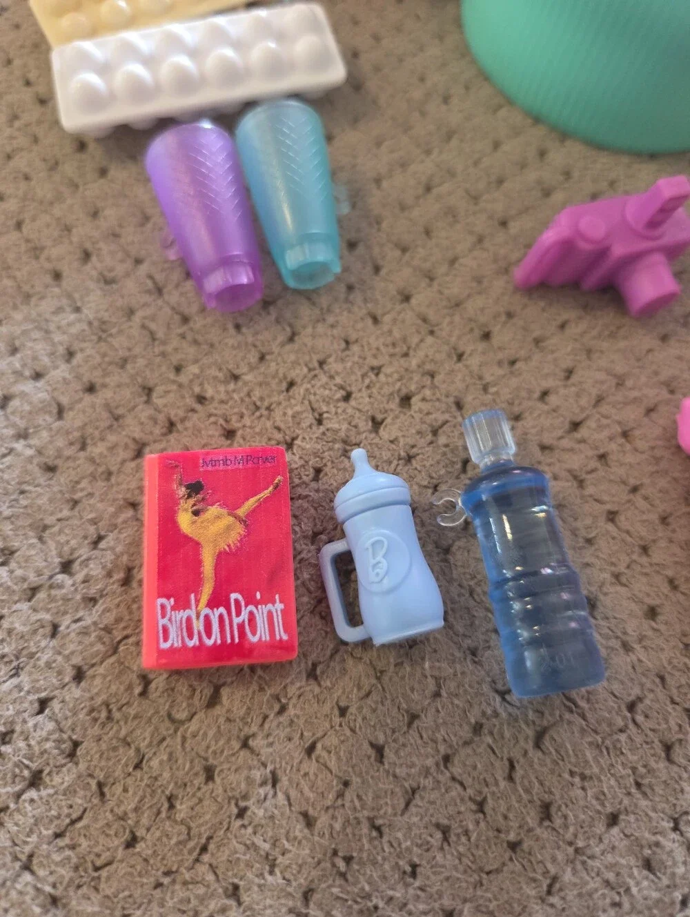 Barbie 29 piece lot of playset accessories for bathroom livingroom/dorm kitchen